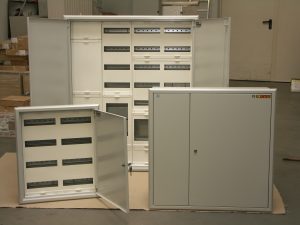 Schaltschränke und Gehäuse in Schutzklasse II Ausführung für Innenanwendung