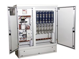 Moderne Umschaltanlage für Netzersatz-Generatoren oder USV-Anlagen mit SPS-Steuerung oder manuell