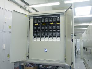Schaltschrank hergestellet als Verbindungsschrank mit Lasttrennschalter